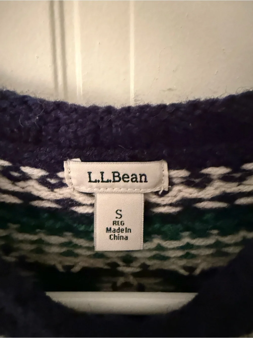 L.L. Bean Navy Crewneck wool Fair Isle Sweater size small - Picture 3 of 4
